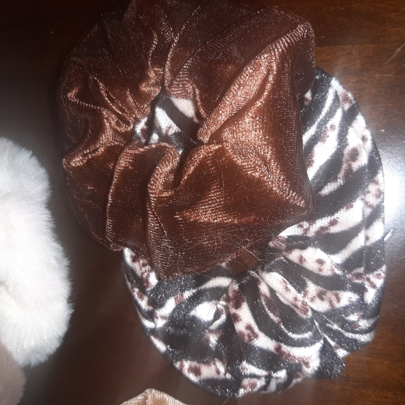 2Fuzzy or Velvet Hair Scrunchy / Ties - Picture 4 of 5